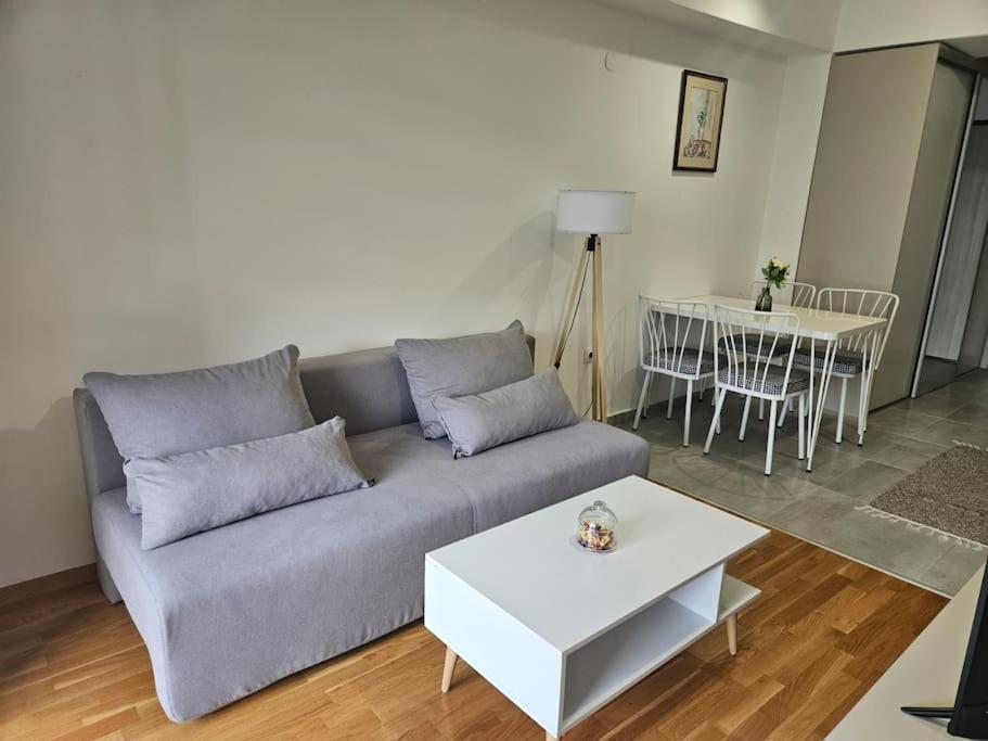 Milo Apartment Скопье Экстерьер фото